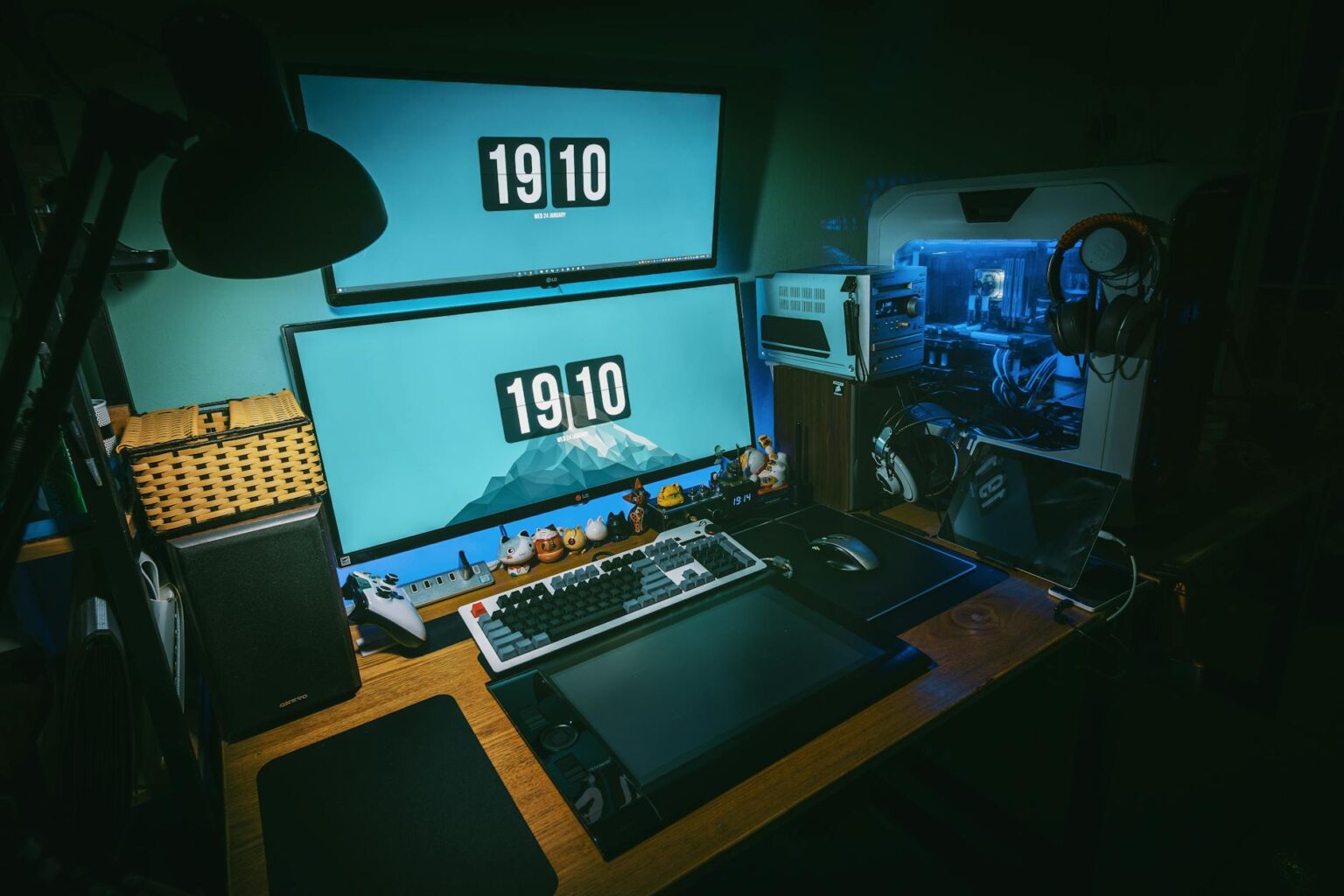 How Corsair’s New Modular Gaming Desk Is Revolutionizing Streaming Setups Modern gaming desk setup with multiple monitors and LED lighting in a streaming configuration