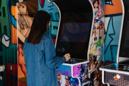 Donkey Kong Bananza’s Pauline Cameo Is Quietly Fueling Spin-Off Demands Classic arcade cabinet glowing in a dark room, evoking retro gaming nostalgia